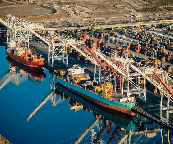 Reductores industriales para equipos marítimos, portuarios y offshore