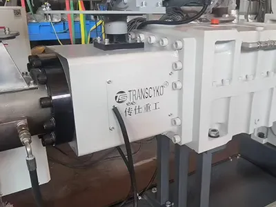 Reductores serie CORP Para extrusoras de doble husillo contrarrotante de configuración paralela
